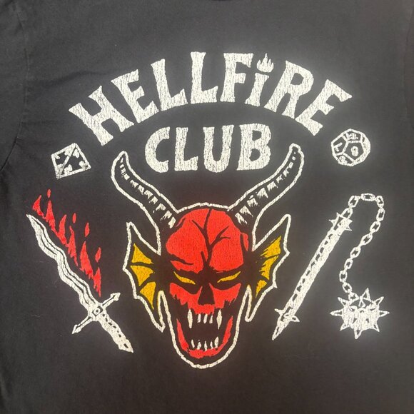 Stranger Things Hellfire Club Shirt Small Fitted Crewneck Graphic Print Worn Tee - Picture 6 of 9